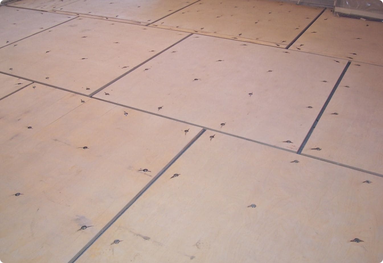 Укладка лаг на бетонный пол
