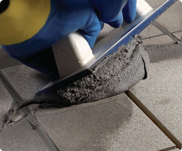 Основным компонентом при изготовлении сухого порошка является цемент.