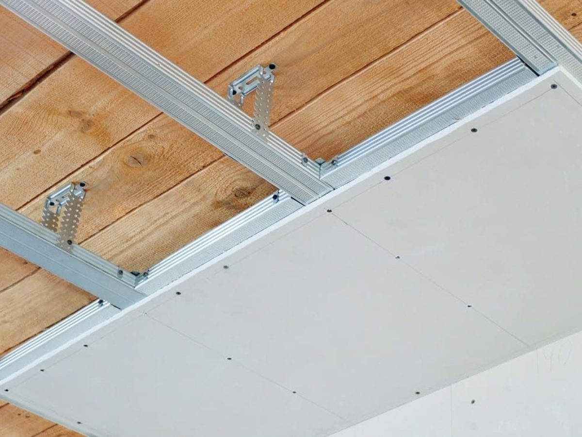 Подвесной потолок из ГВЛ и профильного каркаса