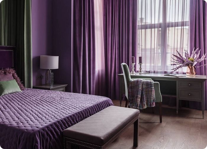 Спальня в фиолетовом цвете.