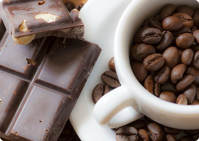 Шоколад и кофе оставляют трудновыводимые пятна на ковролине.