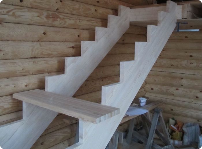Монтаж деревянной лестницы.