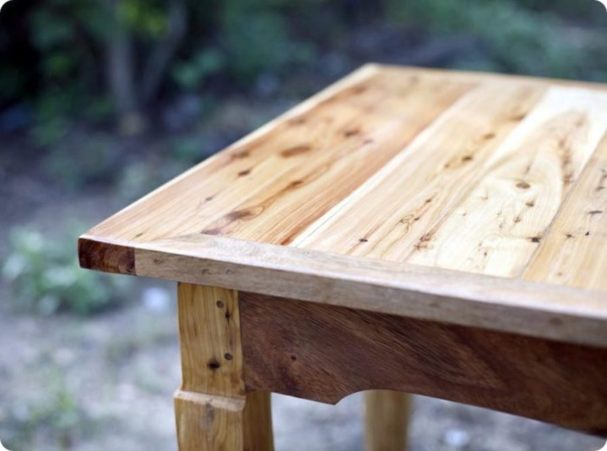 Различные виды столов из дерева
