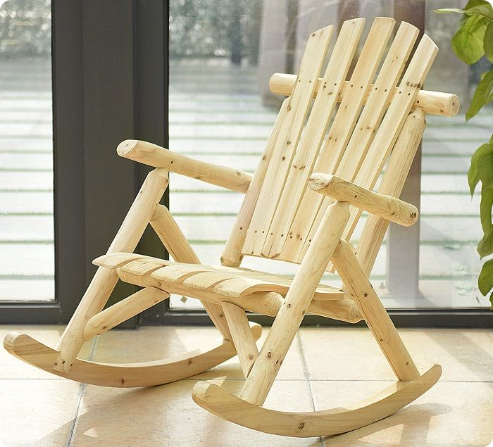 Деревянное кресло-качалка.