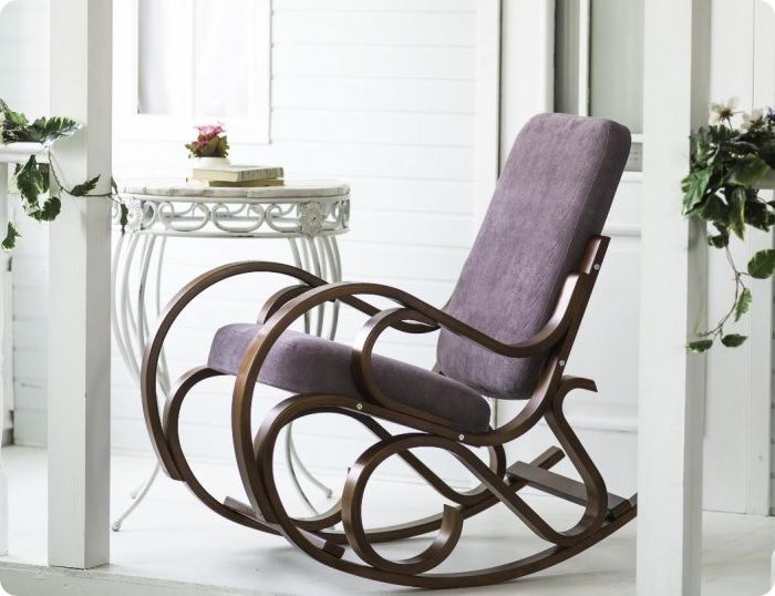 Кресло-качалка с эллиптическими полозьями.