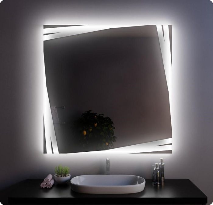 Зеркало с подсветкой в ванной.